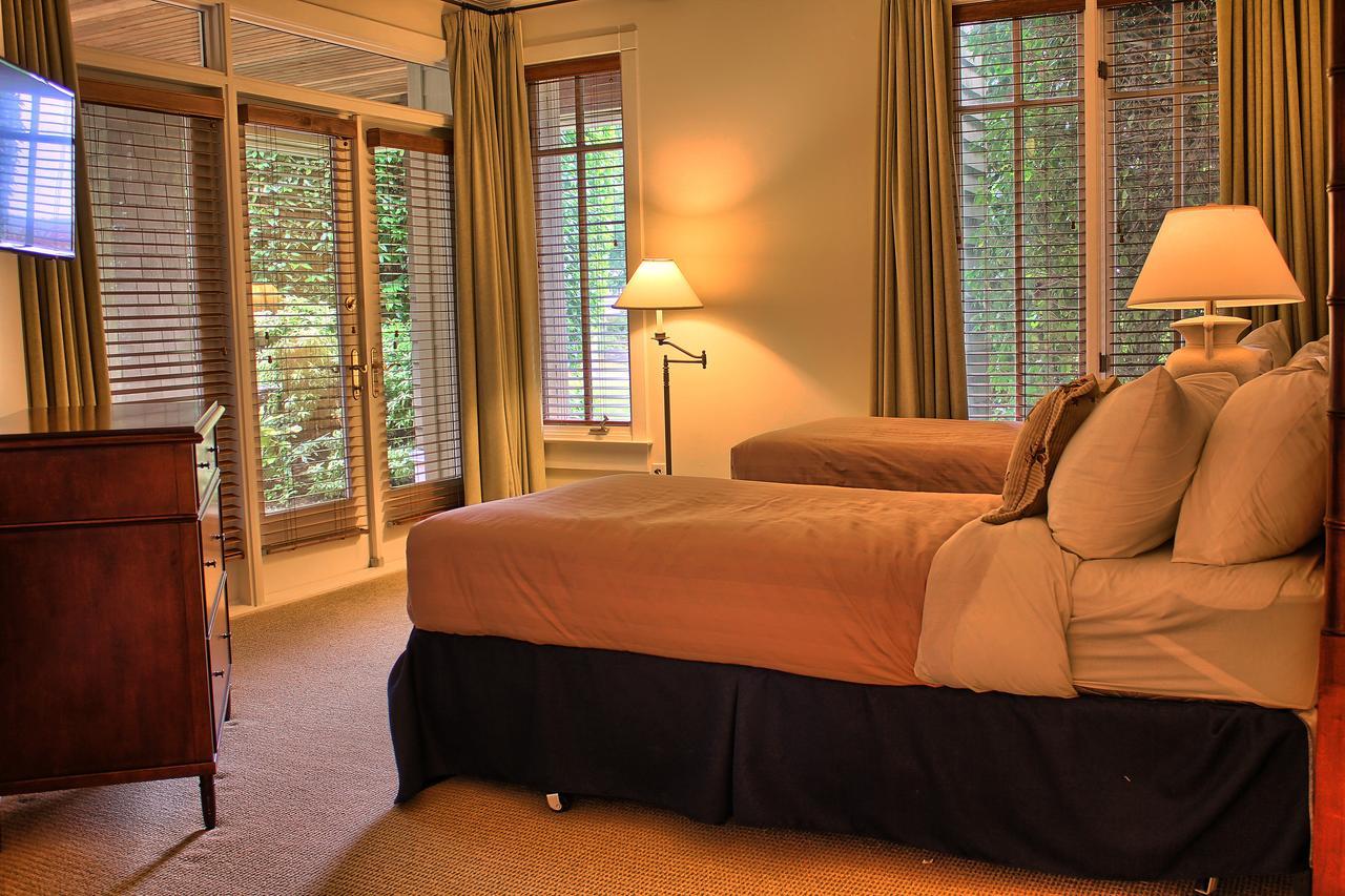 Poets Cove Resort & Spa Bedwell Harbour Exterior photo